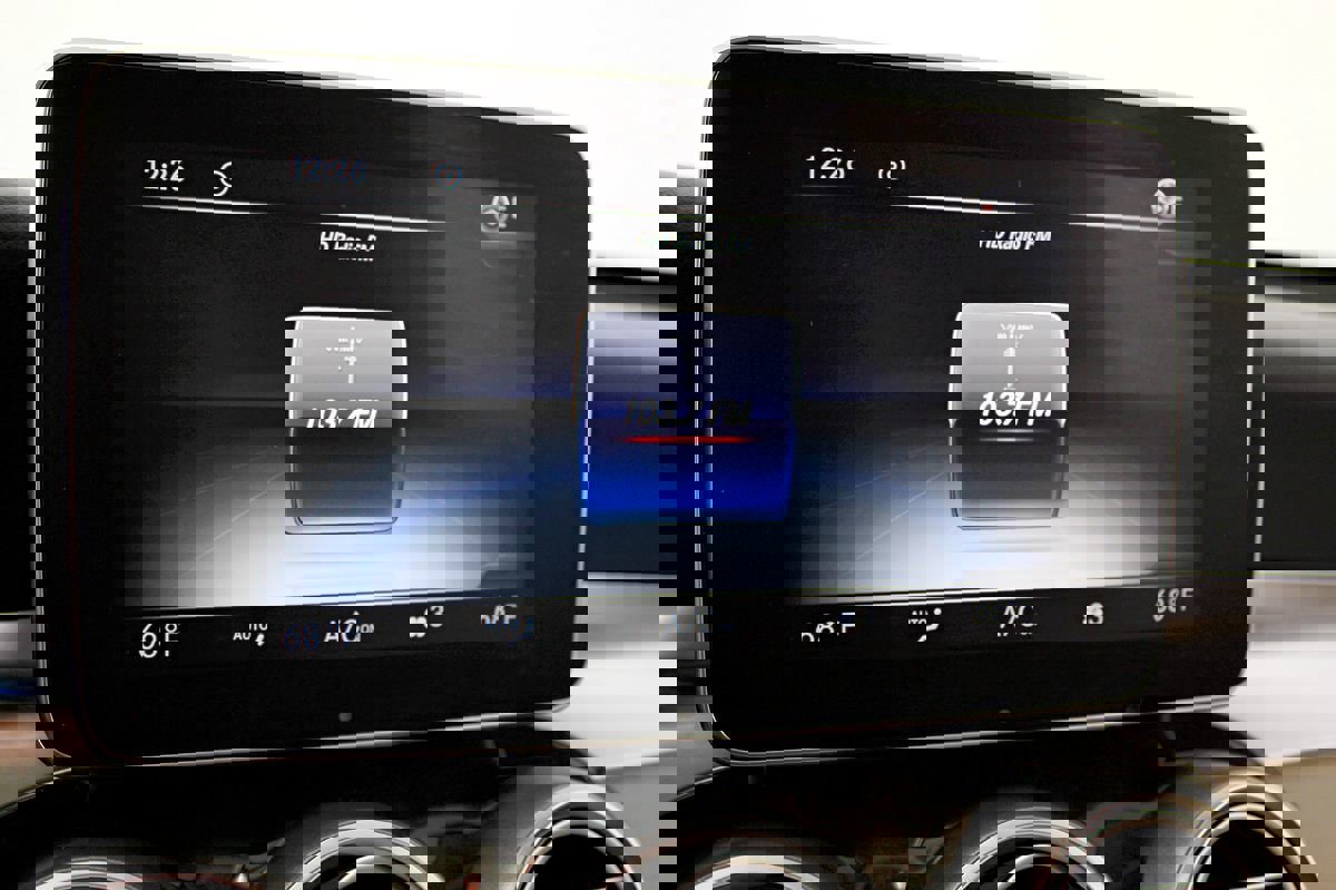 Used 2017 Mercedes-Benz GLC 300 4MATIC image 32