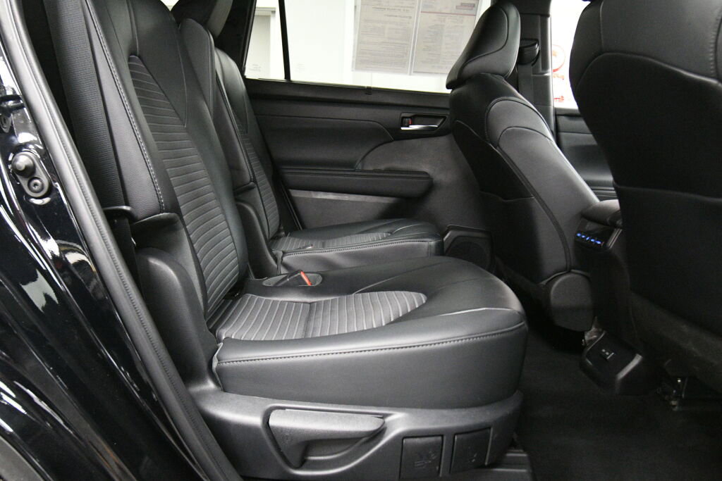 Used 2022 Toyota Highlander XSE image 26