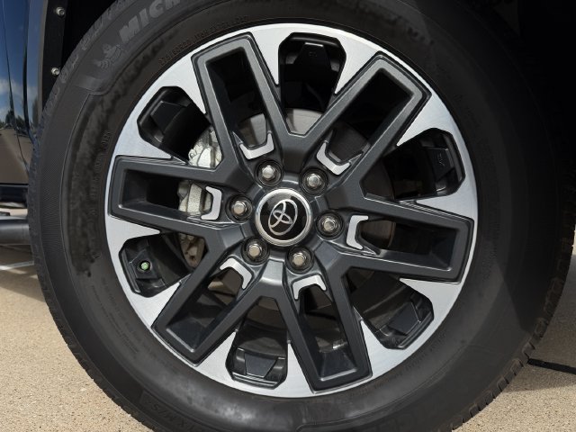 Used 2022 Toyota Tundra Limited RWD image 9