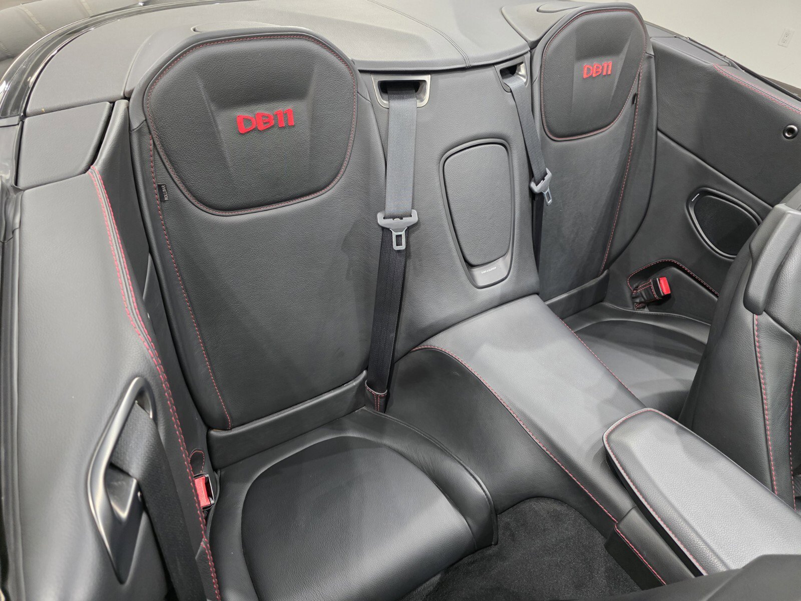 Used 2019 Aston Martin DB11 Volante image 18