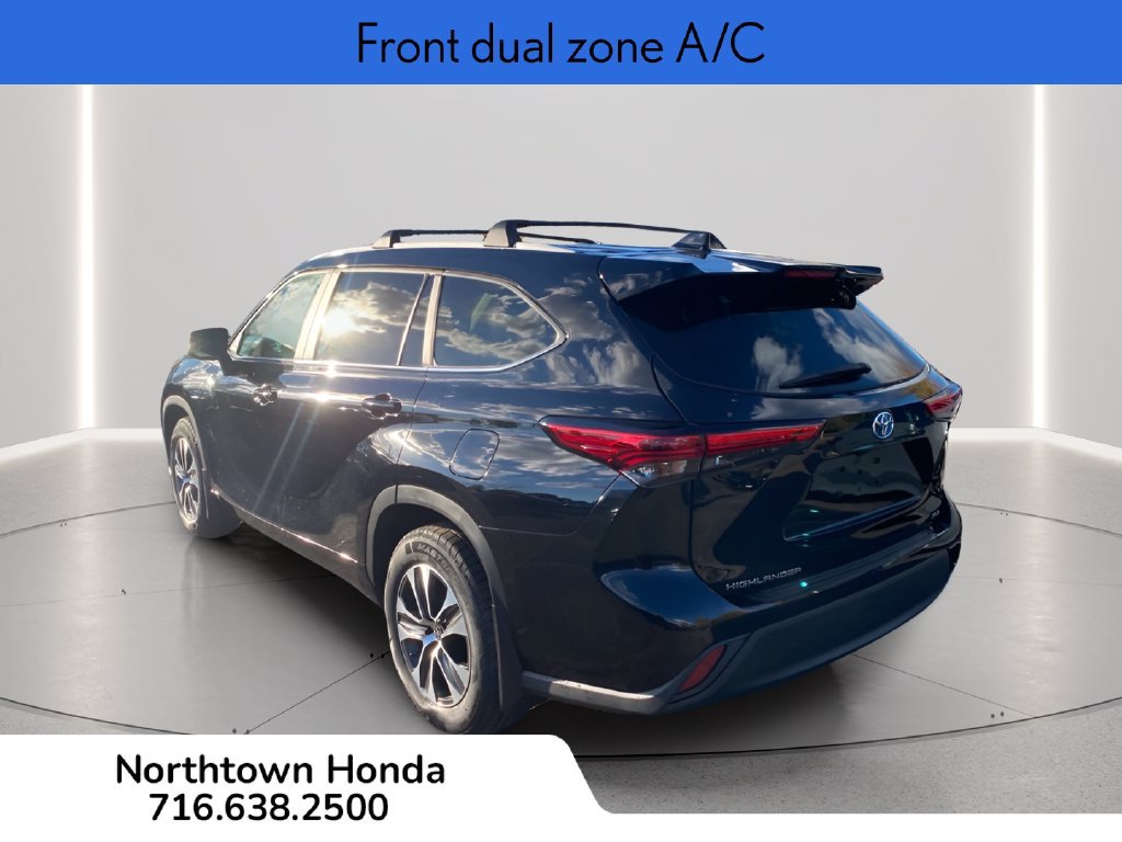 Used 2023 Toyota Highlander Bronze Edition FWD image 7