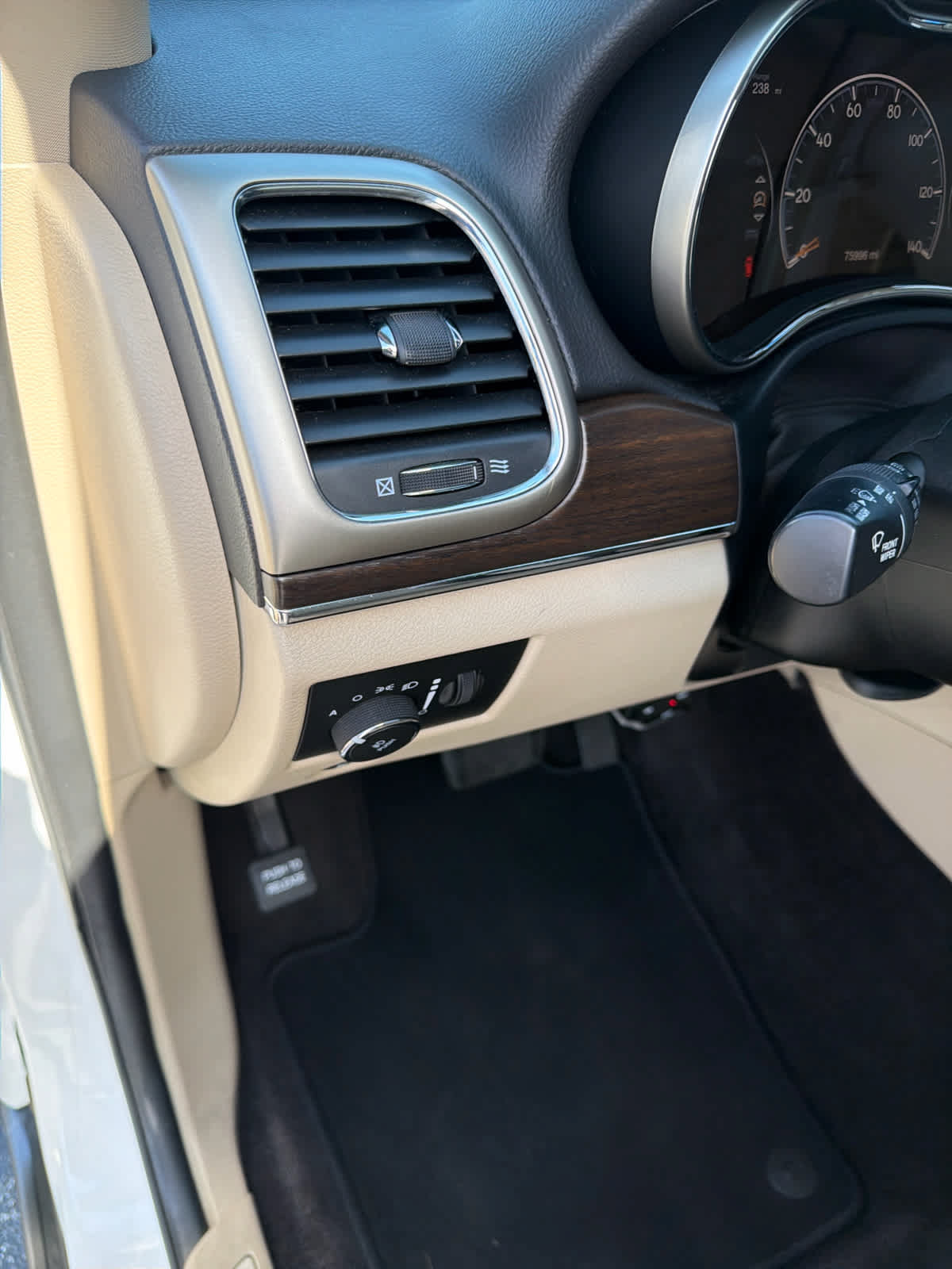Used 2017 Jeep Grand Cherokee Limited w/ Trailer Tow Group IV RWD image 17