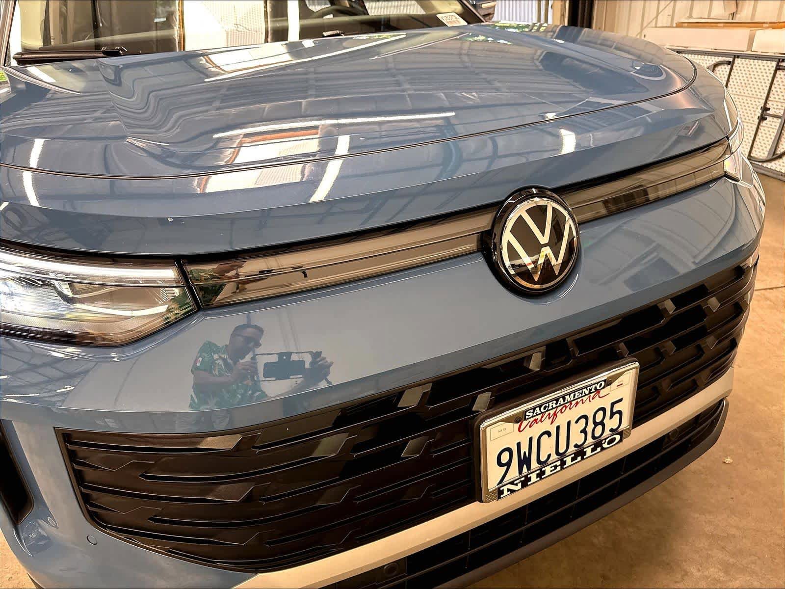 Certified 2025 Volkswagen Tiguan SE w/ Panoramic Sunroof Package AWD/4WD image 37