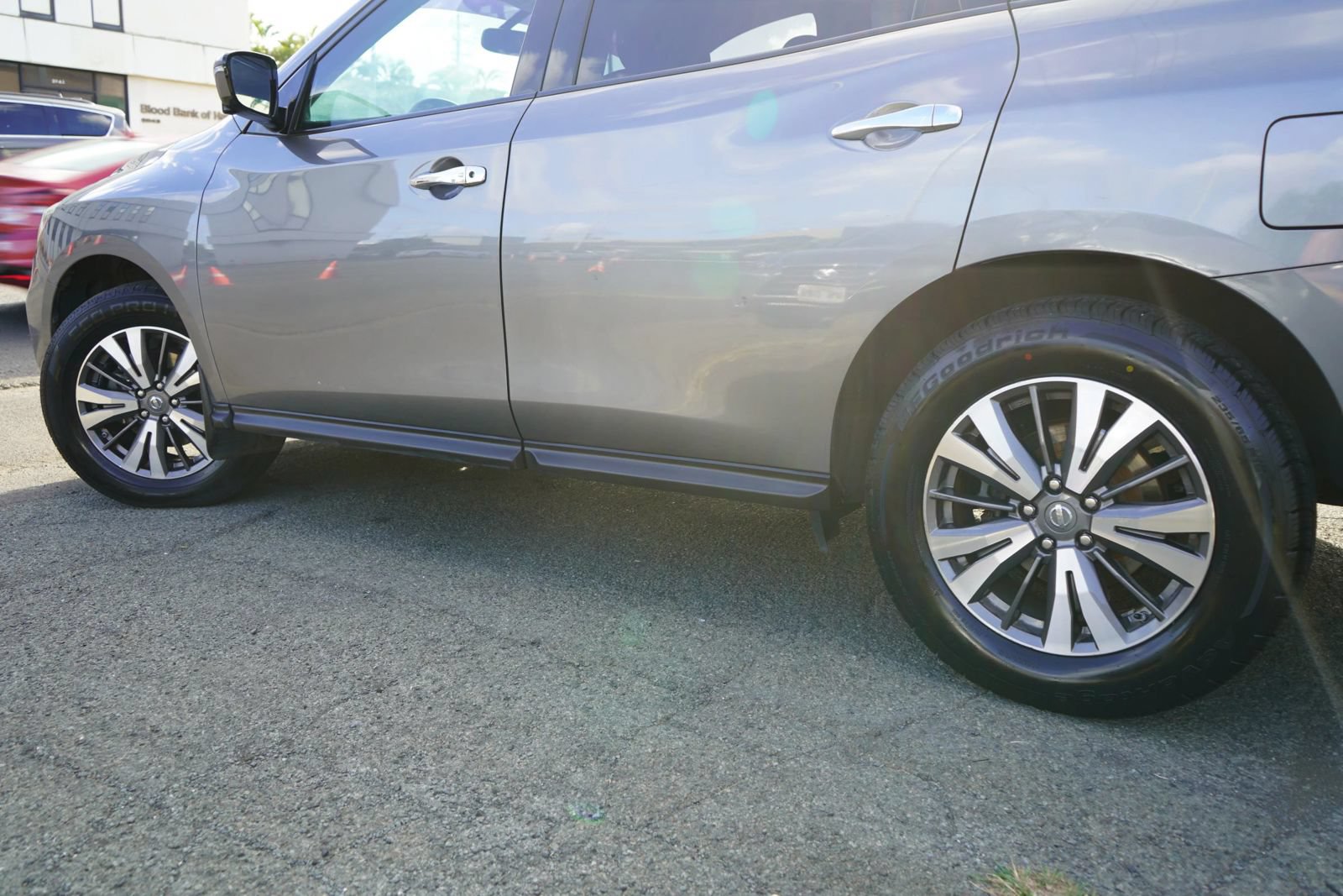 Used 2017 Nissan Pathfinder SL FWD image 6