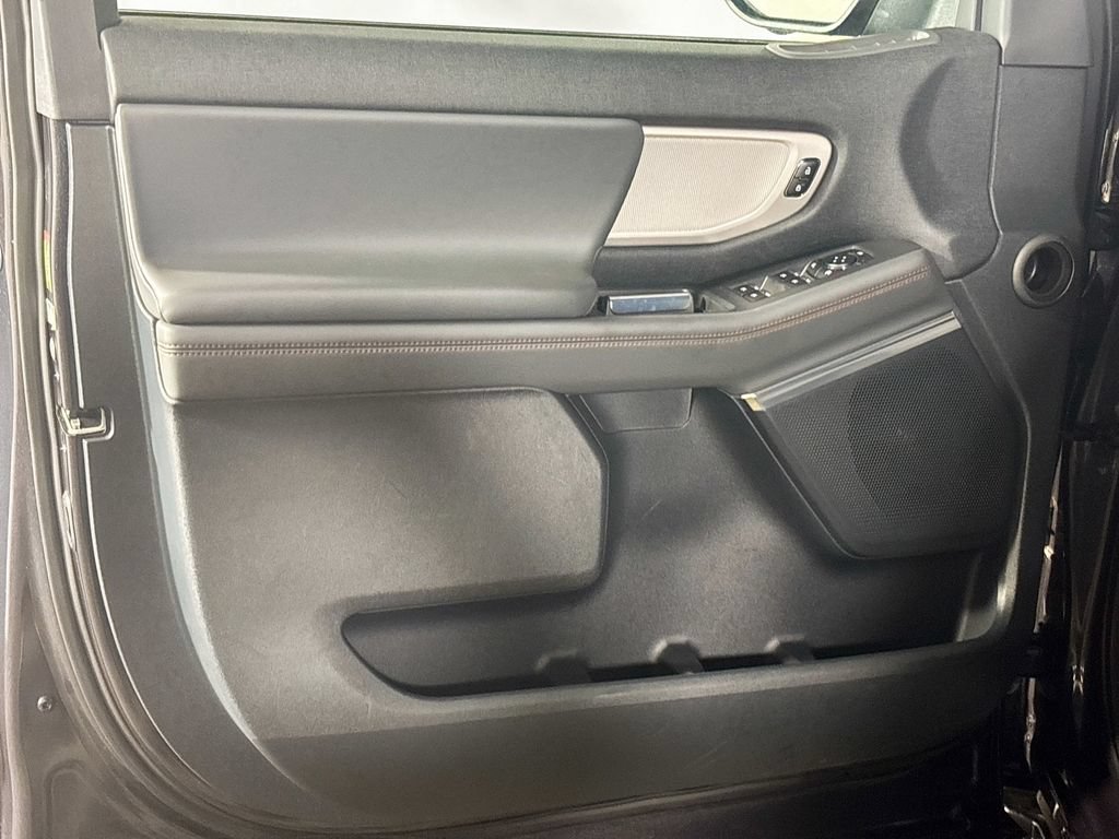 Used 2025 Ford Expedition Active AWD/4WD image 10
