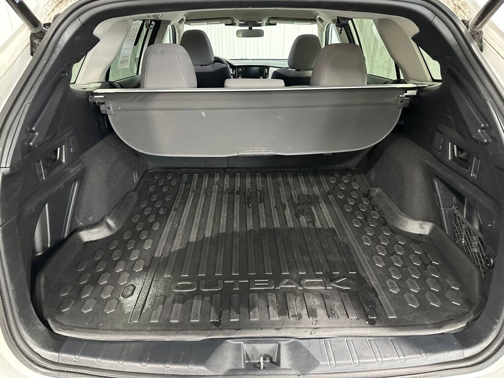 Used 2023 Subaru Outback Premium image 11