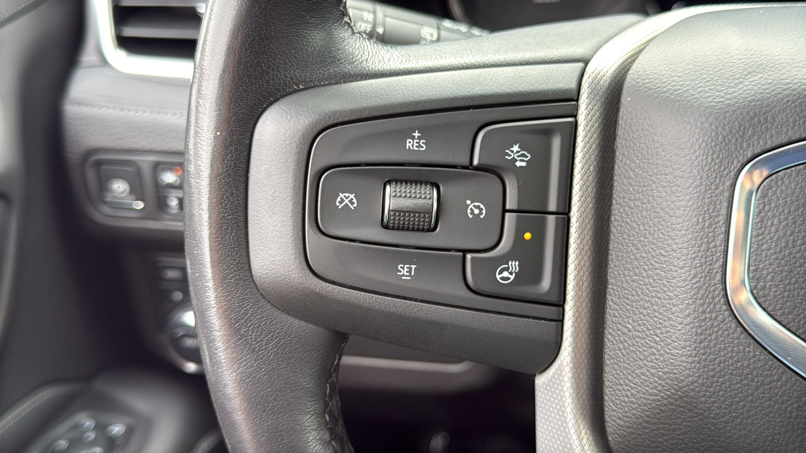 Used 2021 GMC Yukon Denali w/ Denali Premium Package image 16