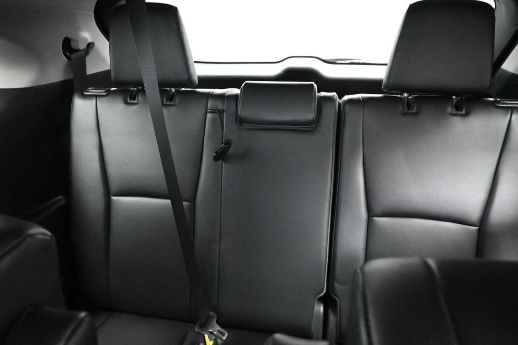 Used 2022 Toyota Highlander XLE AWD/4WD image 29