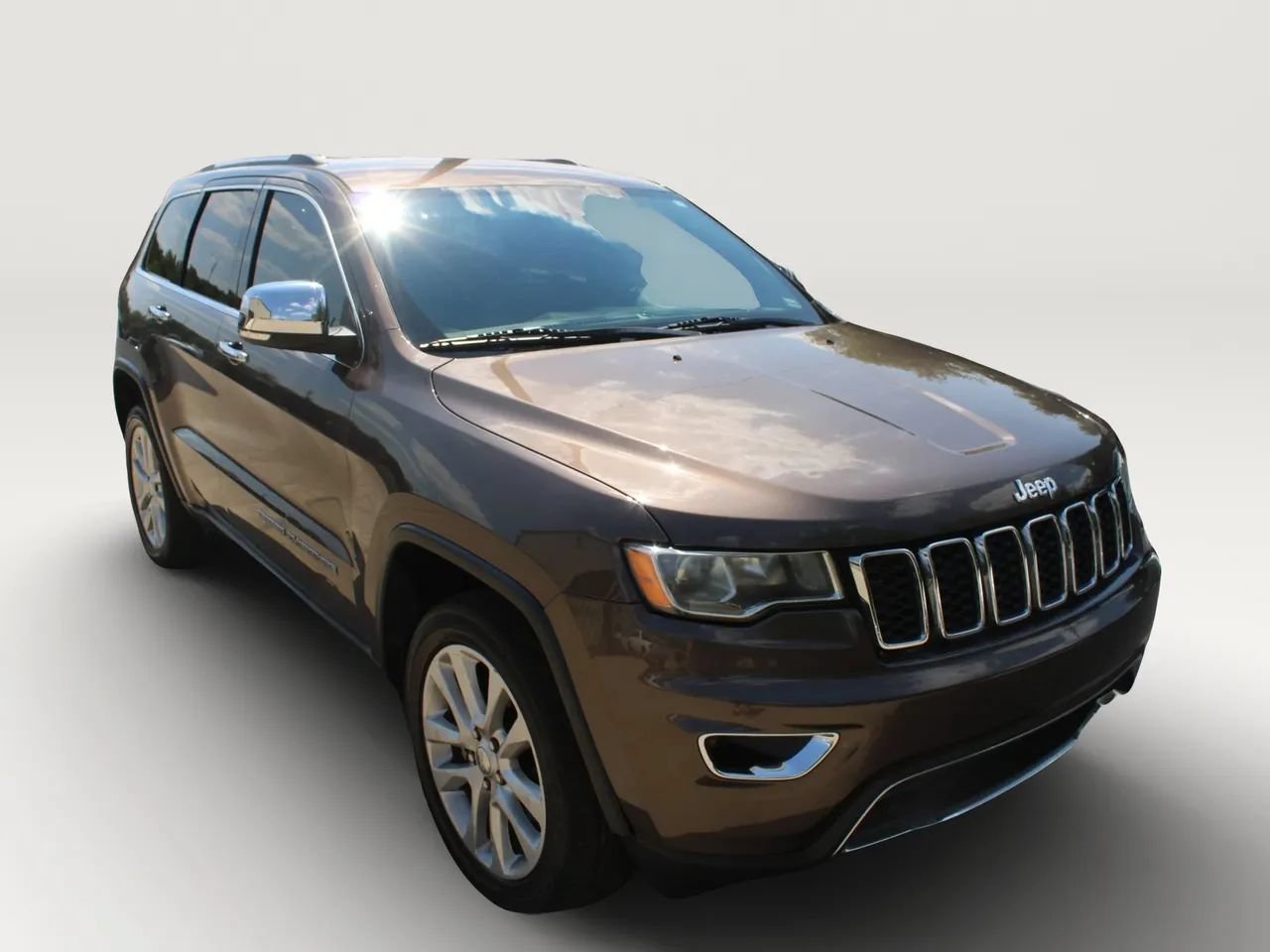 Used 2017 Jeep Grand Cherokee Limited AWD/4WD image 12