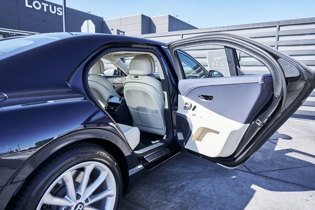 Used 2024 Bentley Flying Spur V8 AWD/4WD image 24