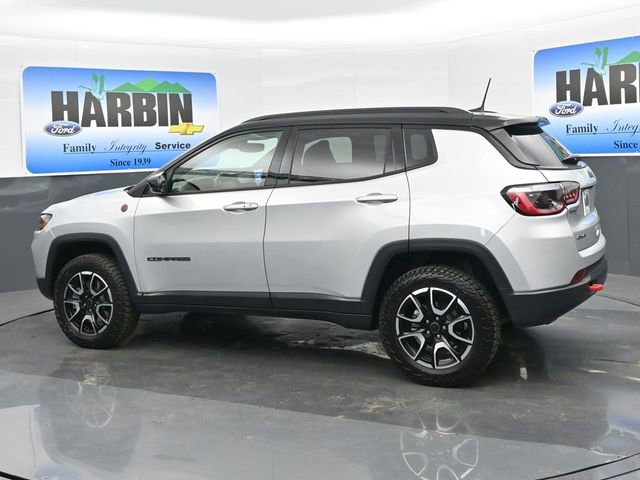 Used 2025 Jeep Compass Trailhawk image 3