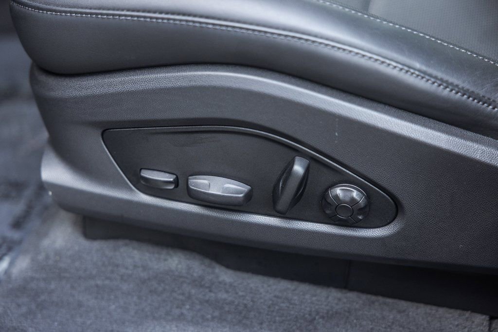 Certified 2025 Porsche Macan Electric image 22