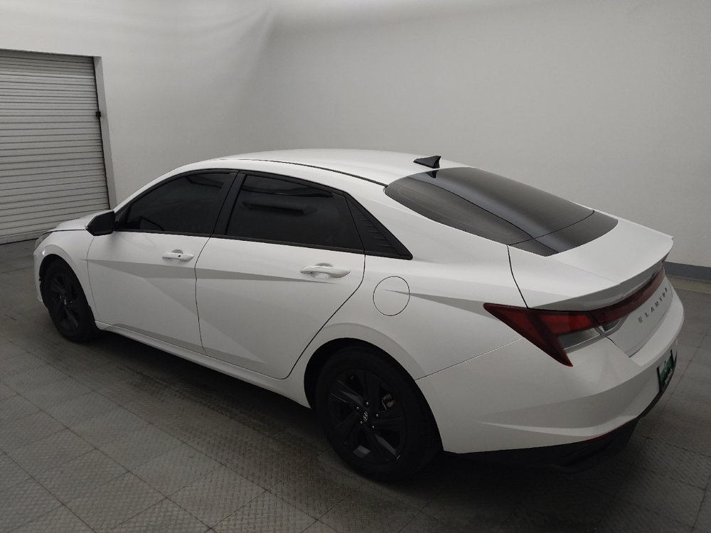 Used 2022 Hyundai Elantra SEL FWD image 3