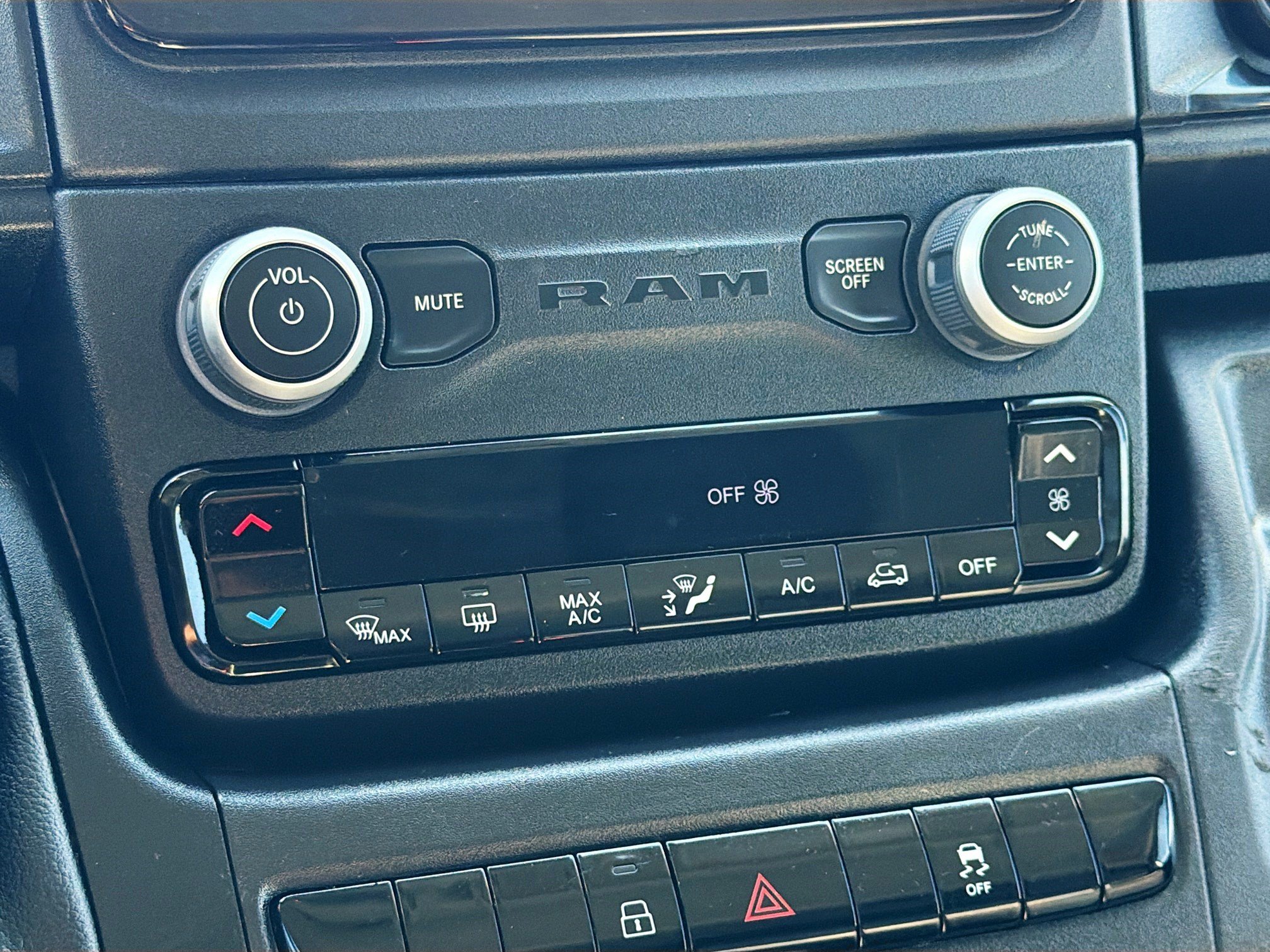 Used 2025 RAM ProMaster 2500 w/ Convenience Group FWD image 9
