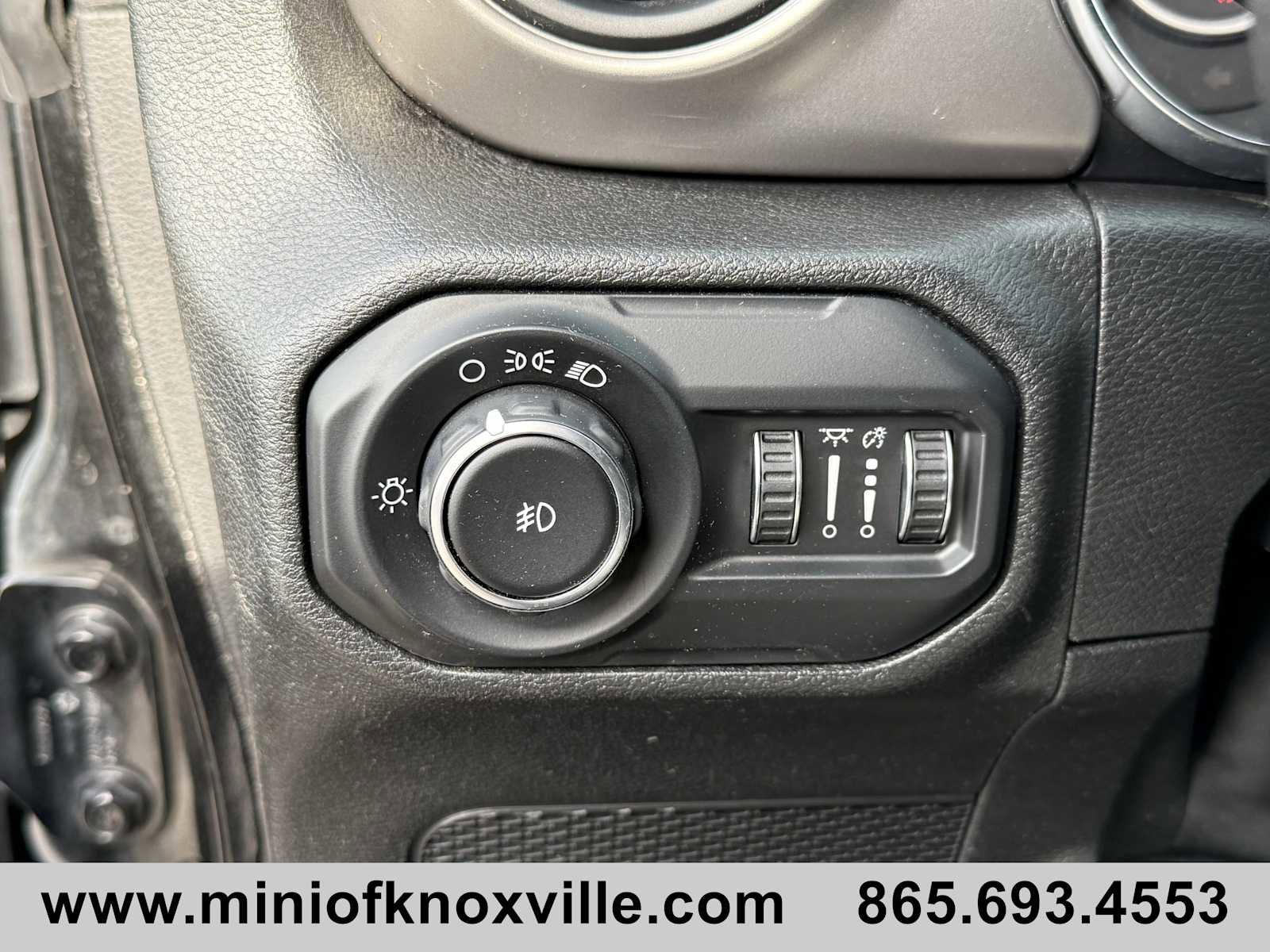 Used 2020 Jeep Wrangler Sport image 24