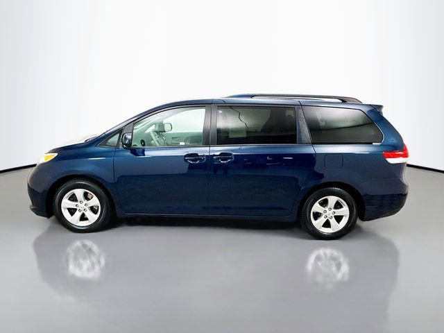 Used 2012 Toyota Sienna LE w/ Towing Pkg FWD image 4