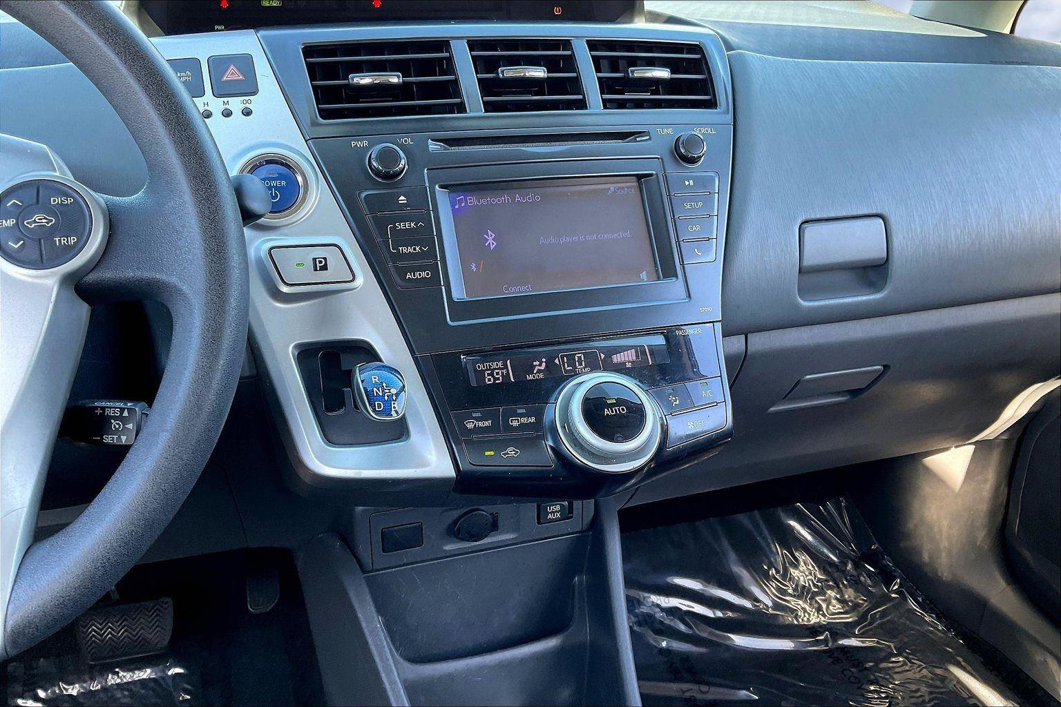 Used 2014 Toyota Prius V Two image 6