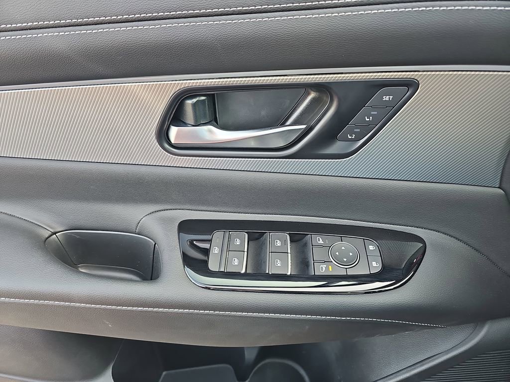 Used 2025 Nissan Murano SL w/ Cargo Package image 32