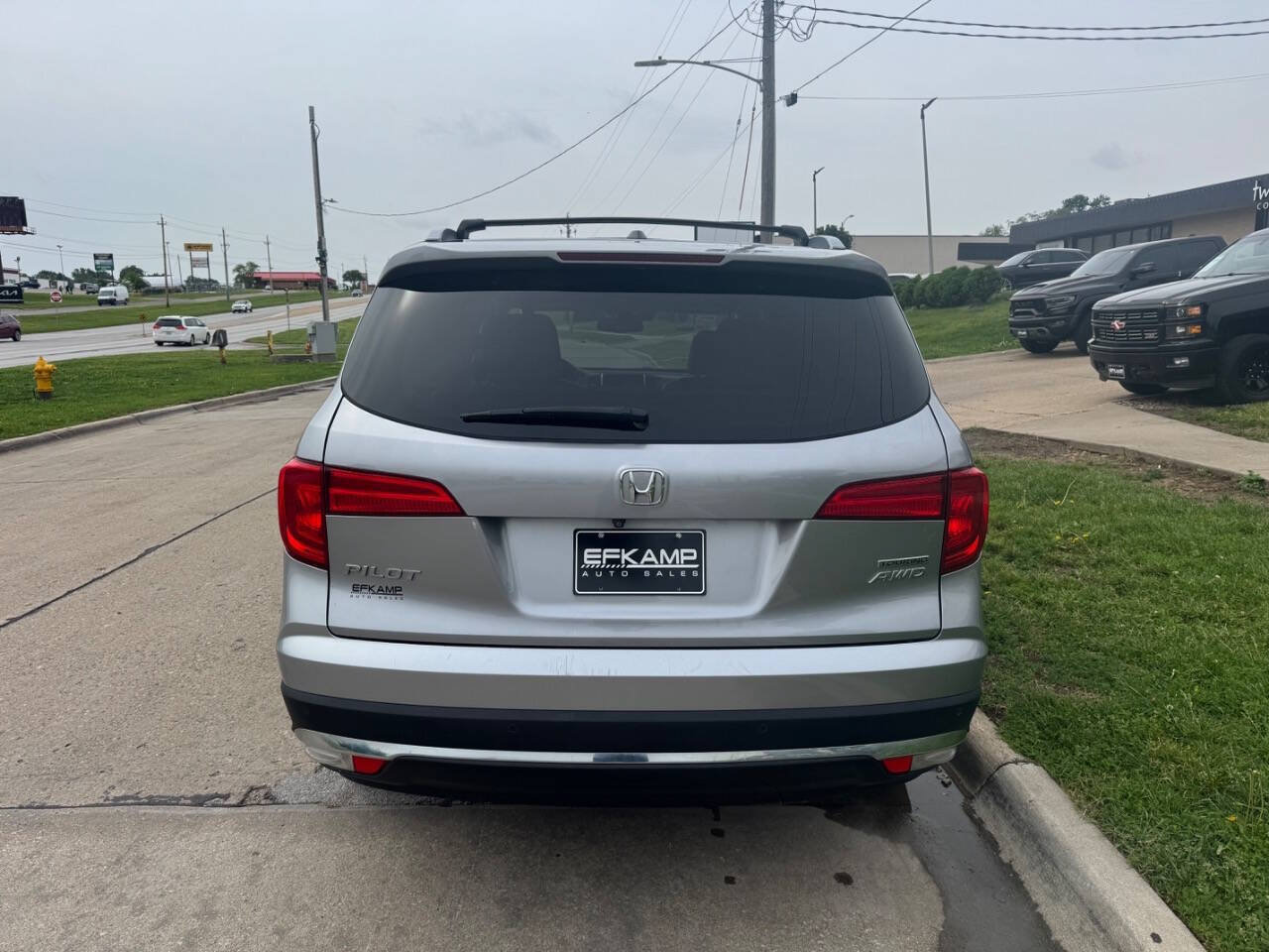 Used 2017 Honda Pilot Touring image 4