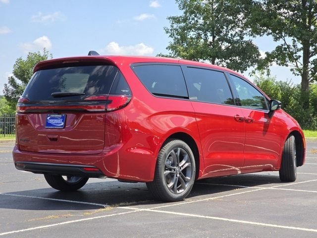 New 2026 Chrysler Pacifica Select image 24