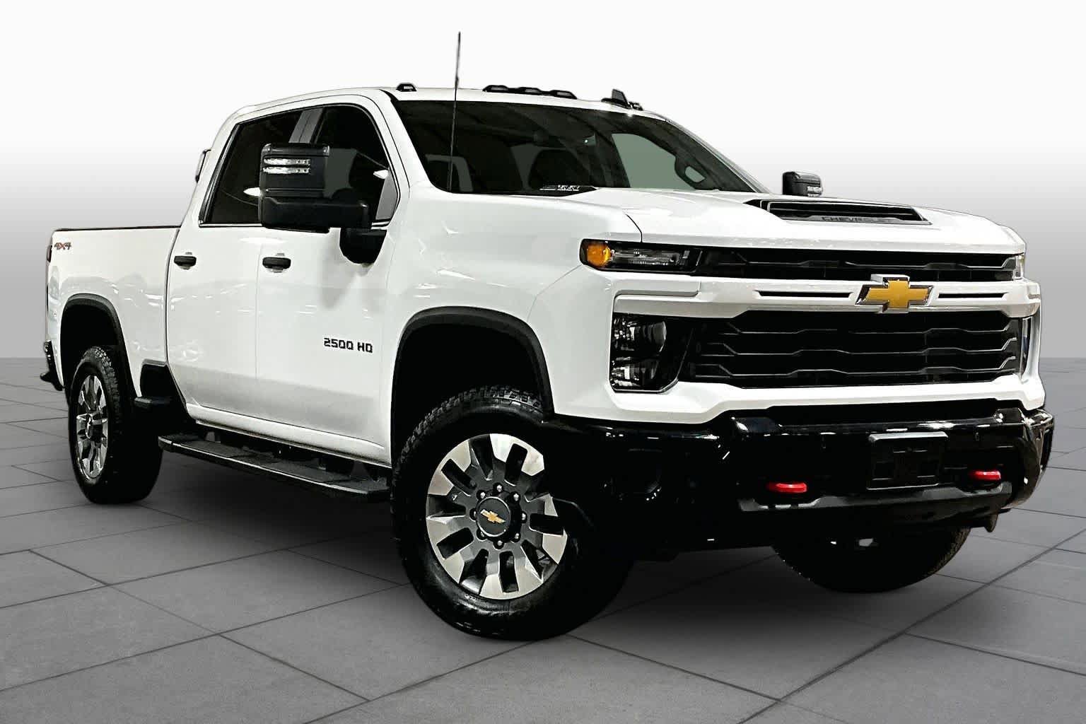 Used 2025 Chevrolet Silverado 2500 Custom w/ Custom Value Package image 3