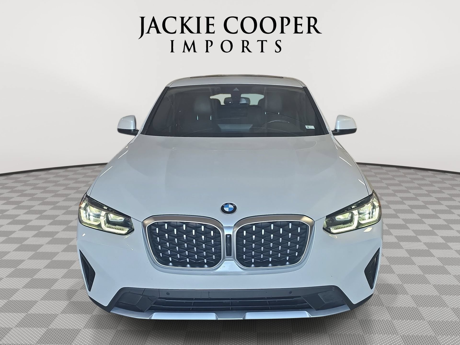 Used 2024 BMW X4 xDrive30i w/ Parking Assistance Package AWD/4WD image 2