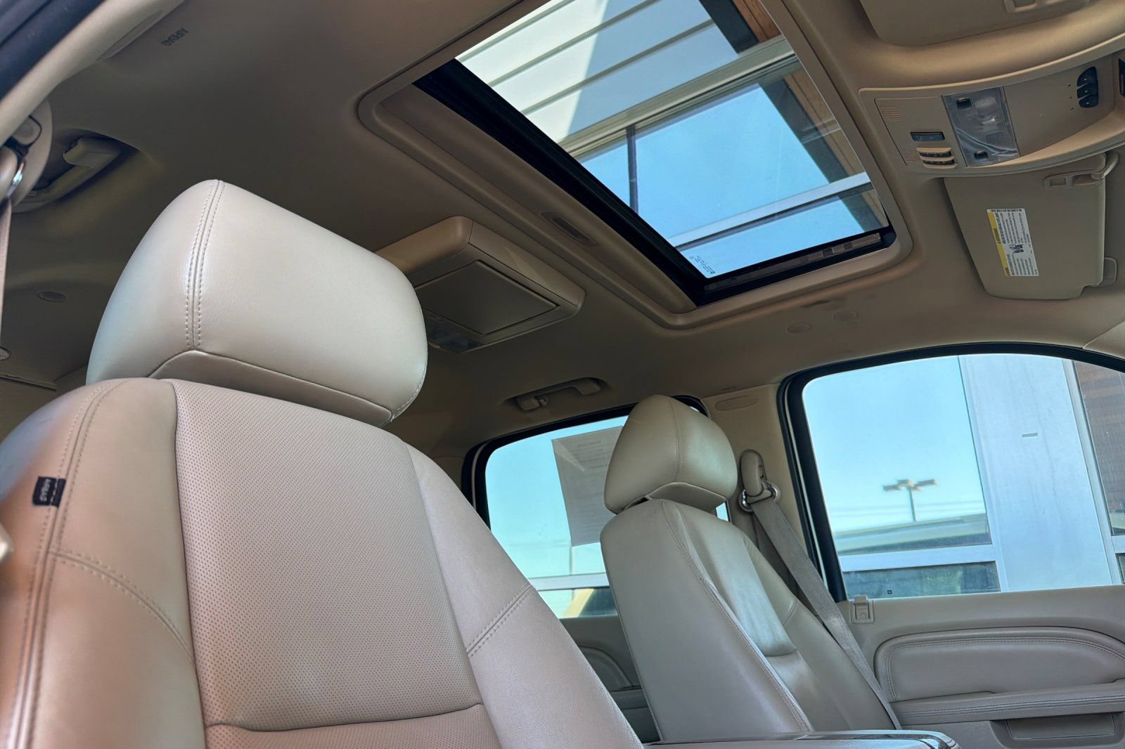 Used 2011 Cadillac Escalade ESV Premium AWD/4WD image 19