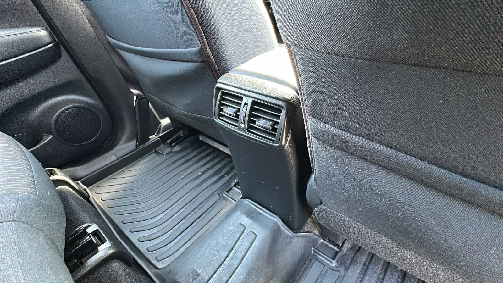 Used 2019 Nissan Rogue S AWD/4WD image 26