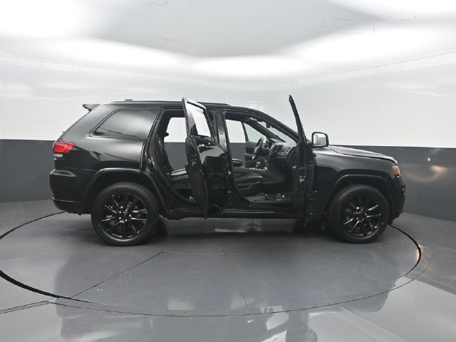 Used 2019 Jeep Grand Cherokee Altitude AWD/4WD image 30