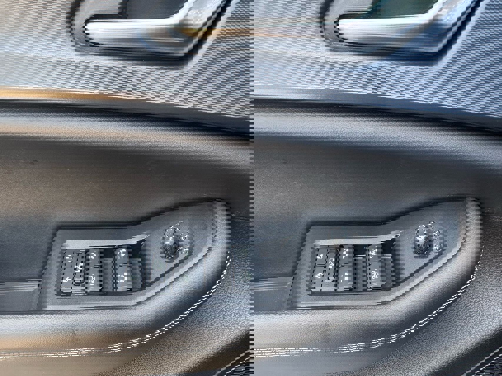 Used 2023 Jeep Grand Cherokee L Laredo image 28