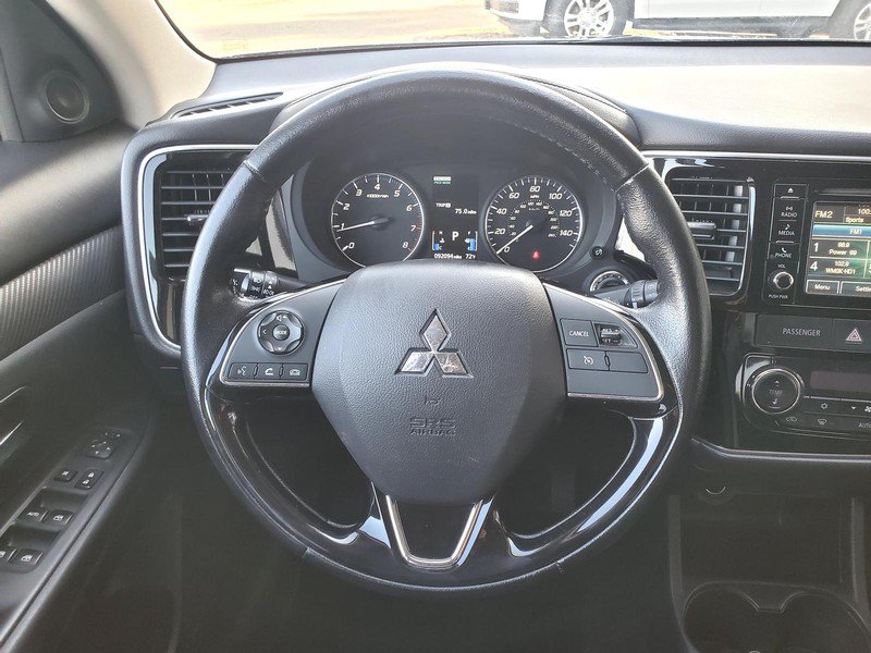 Used 2016 Mitsubishi Outlander SE AWD/4WD image 9