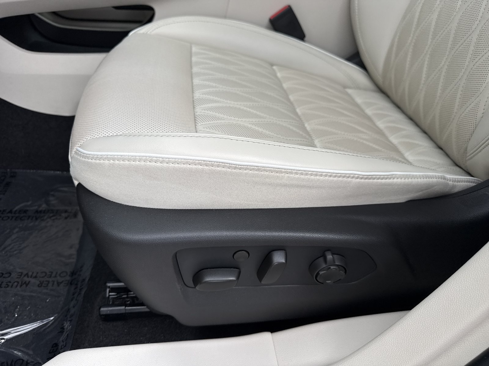 Used 2022 Buick Envision Avenir w/ Technology Package II FWD image 42