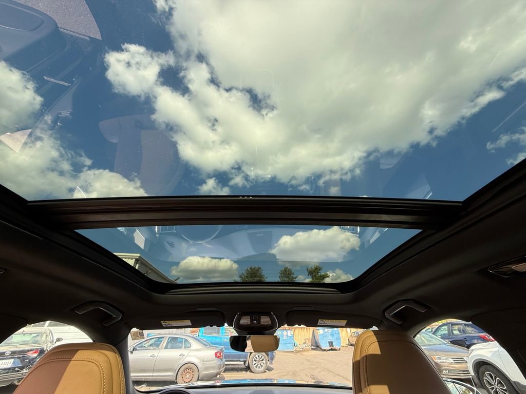 Used 2022 Volvo XC60 B5 Inscription w/ Advanced Package image 24