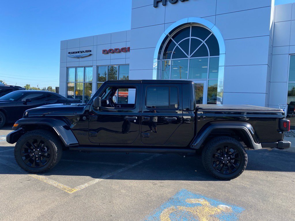 Used 2024 Jeep Gladiator Sport image 2