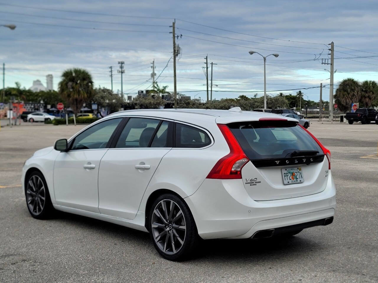 Used 2015 Volvo V60 T5 Platinum image 7