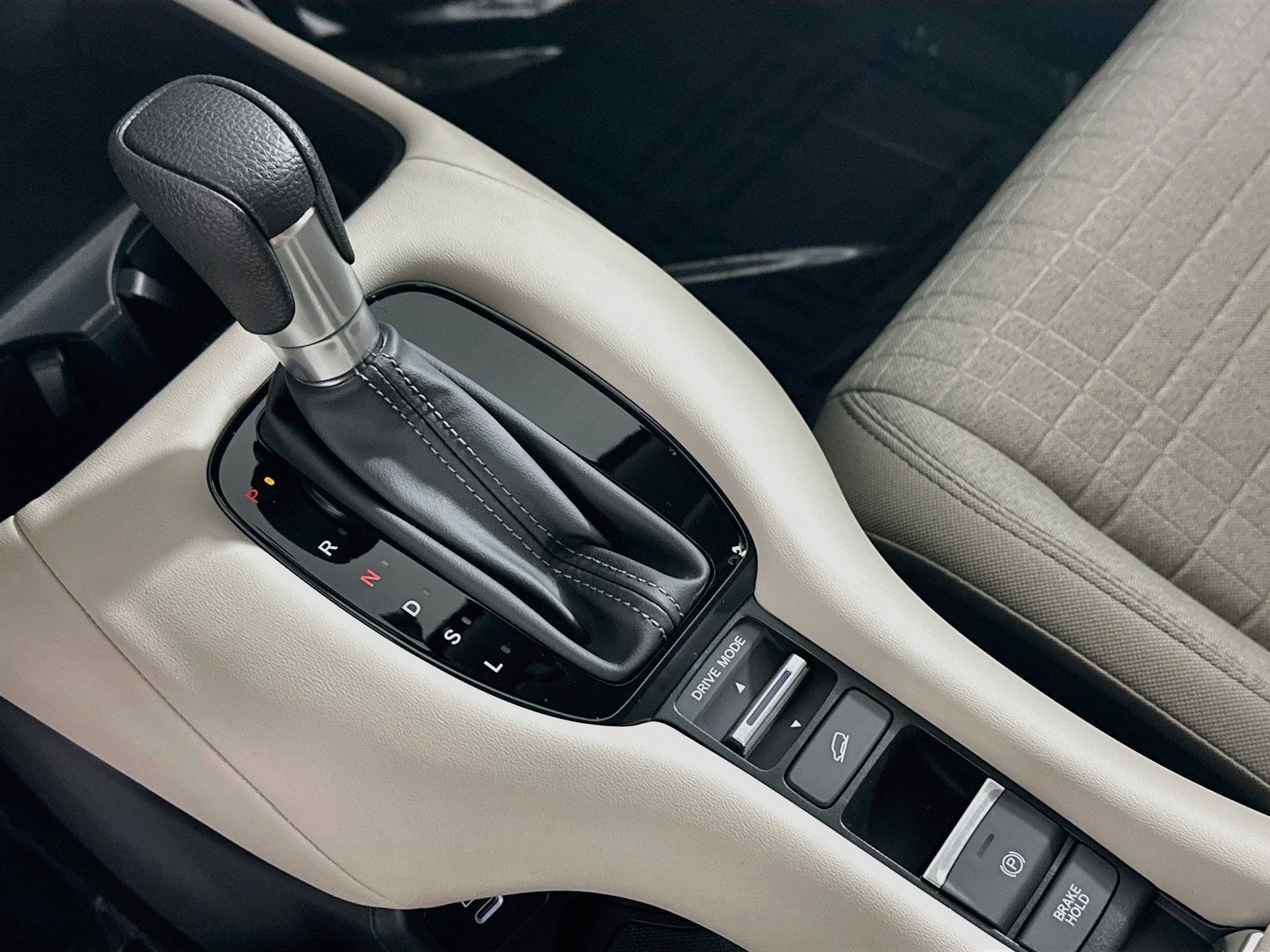 New 2027 Honda HR-V LX image 16