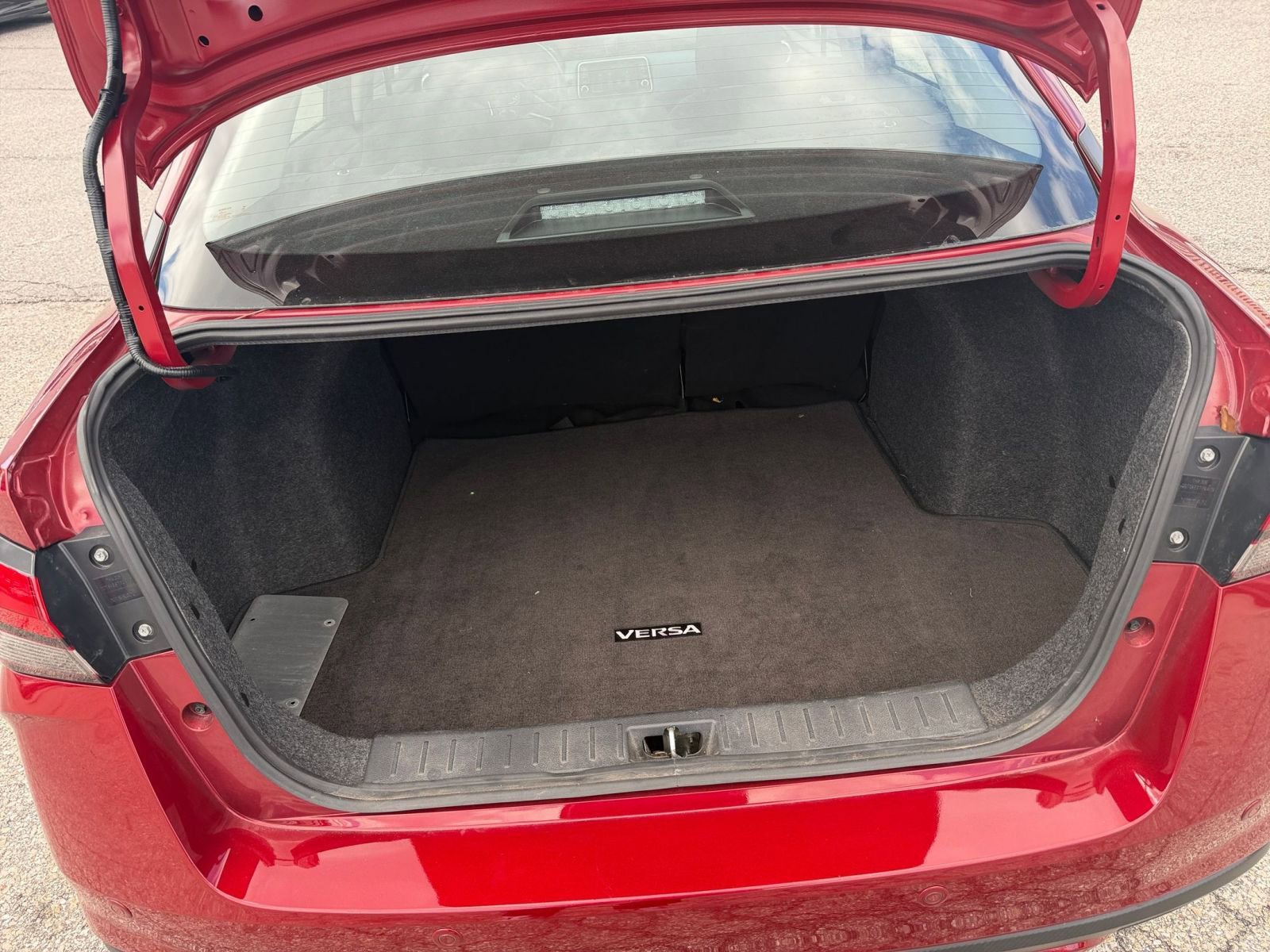 Used 2025 Nissan Versa SV image 25