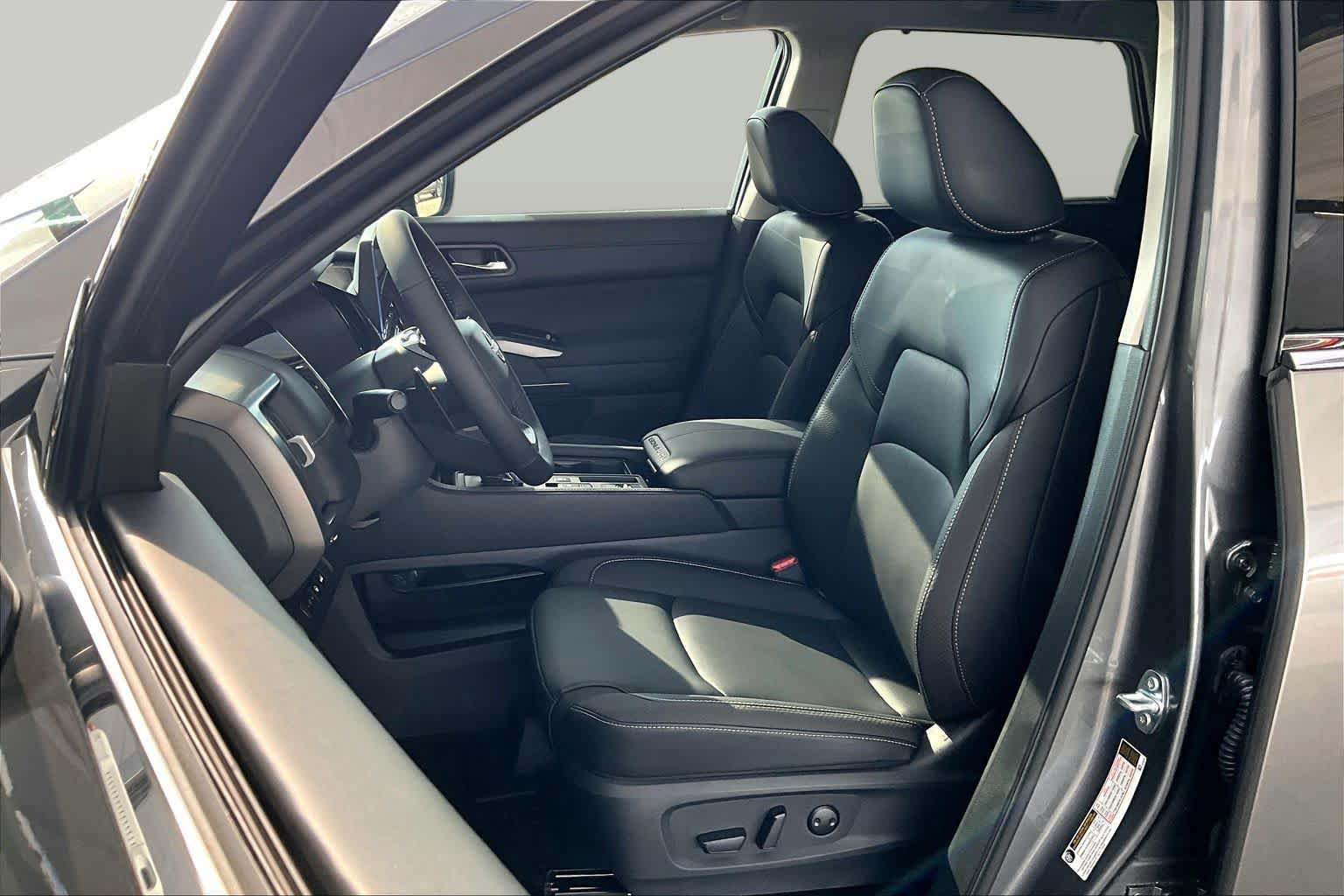 New 2026 Nissan Pathfinder SL FWD image 15