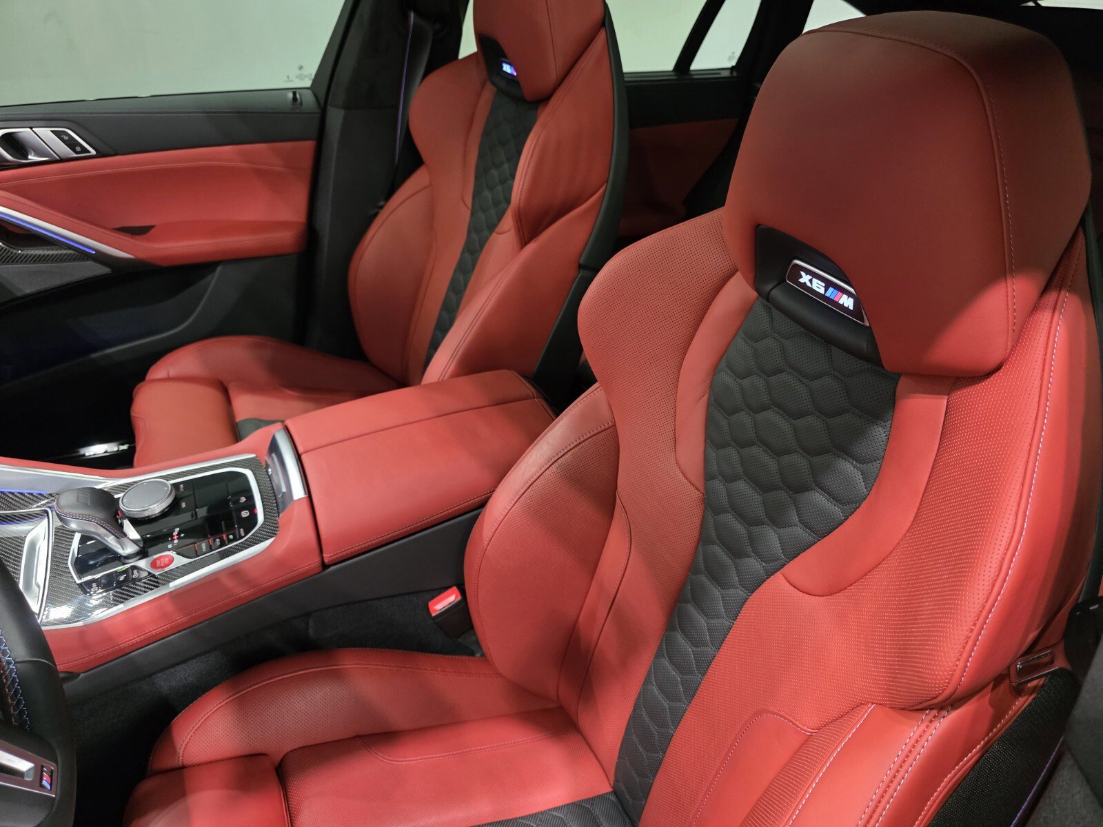 Used 2025 BMW X6 M Competition w/ Executive Package image 8