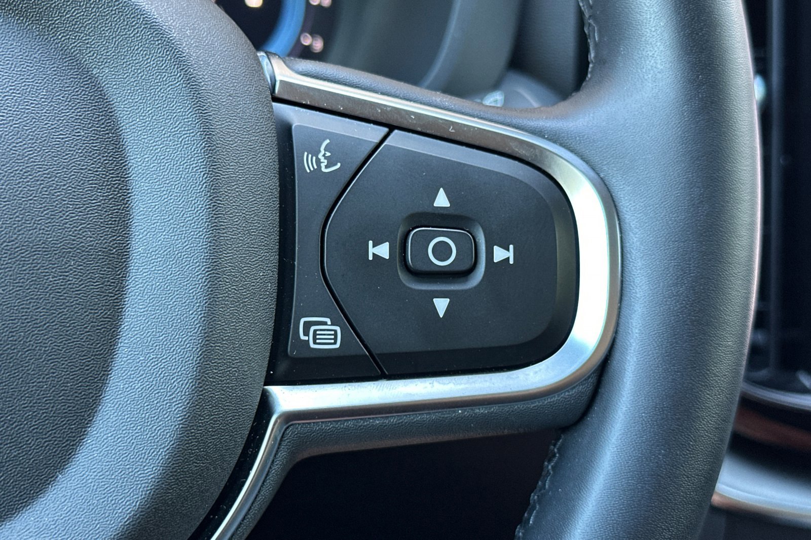 Certified 2025 Volvo XC60 B5 Core w/ Protection Package Premier image 28