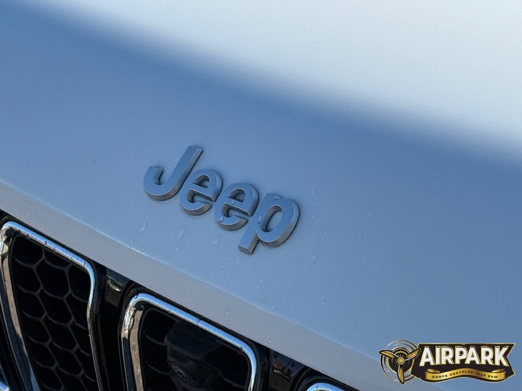 New 2025 Jeep Grand Cherokee Overland w/ Adv Protech Group III AWD/4WD image 12