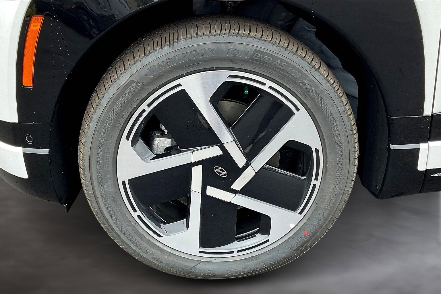 New 2026 Hyundai Ioniq 9 Limited image 13