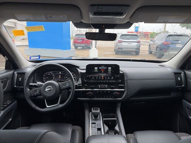 Used 2025 Nissan Pathfinder SL image 12