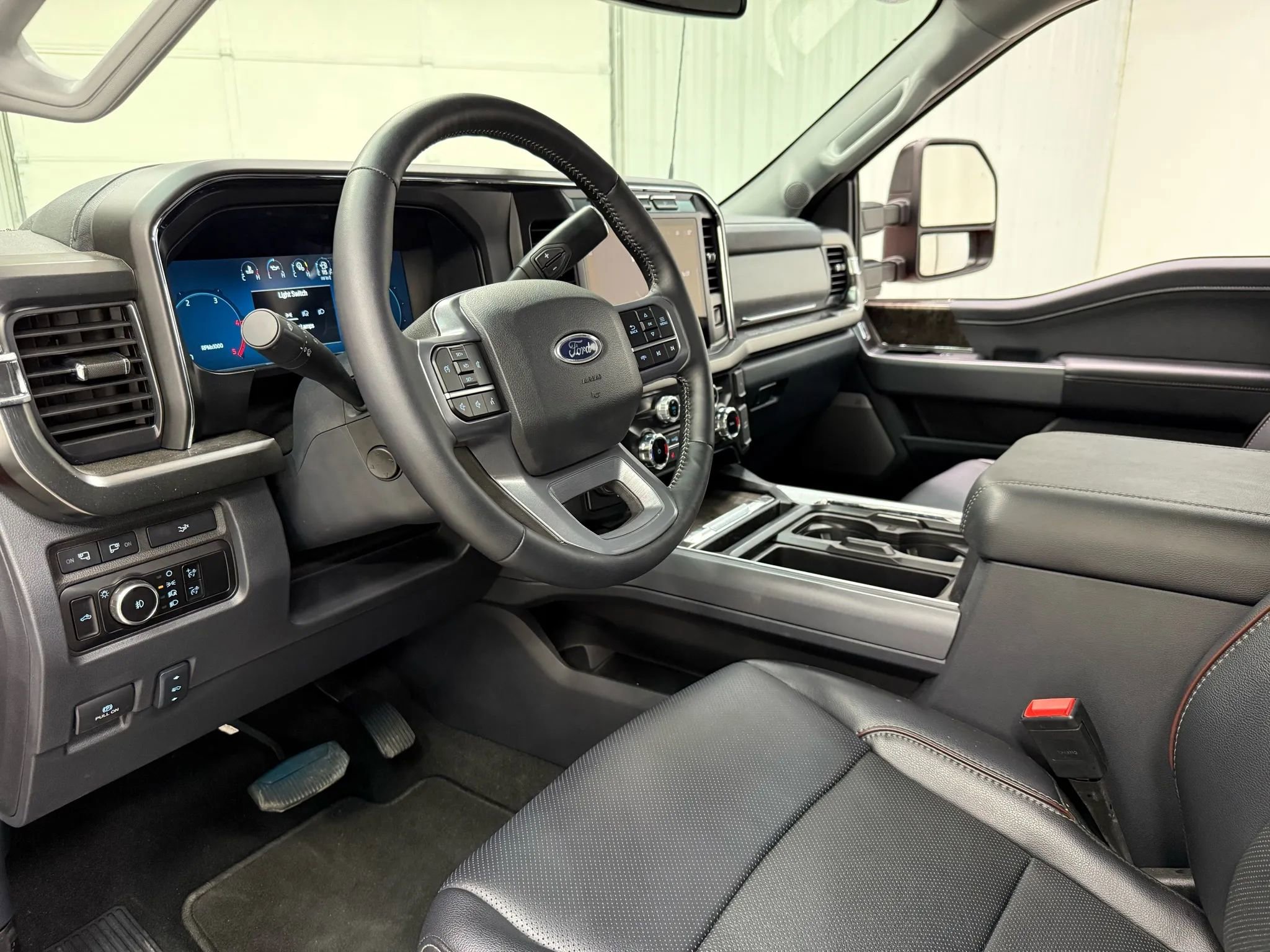 Used 2024 Ford F350 Lariat image 13