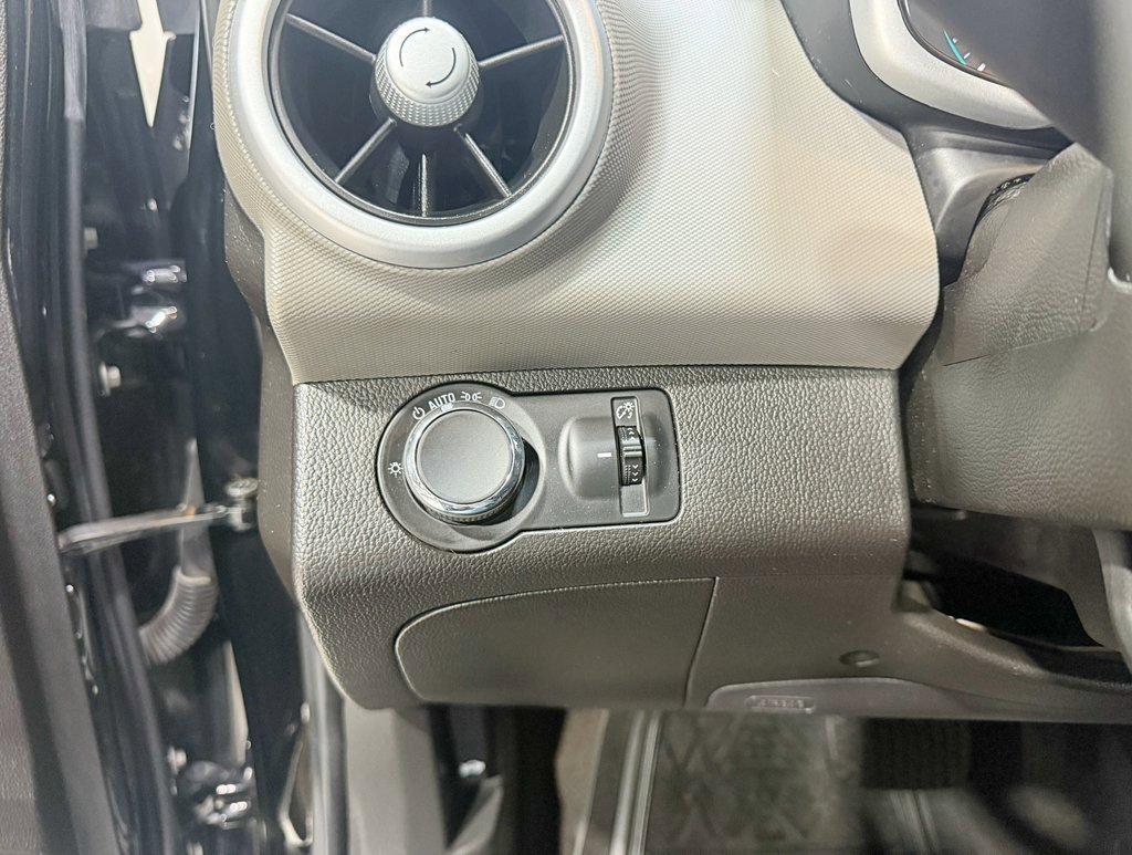 Used 2018 Chevrolet Sonic LT image 10