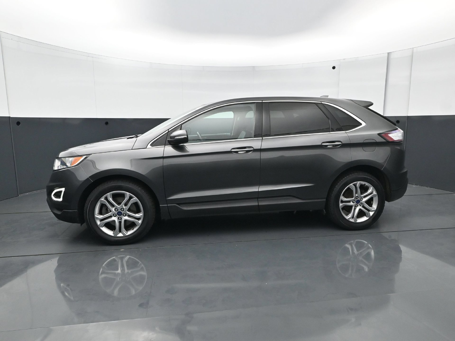Used 2015 Ford Edge Titanium w/ Equipment Group 301A AWD/4WD image 3