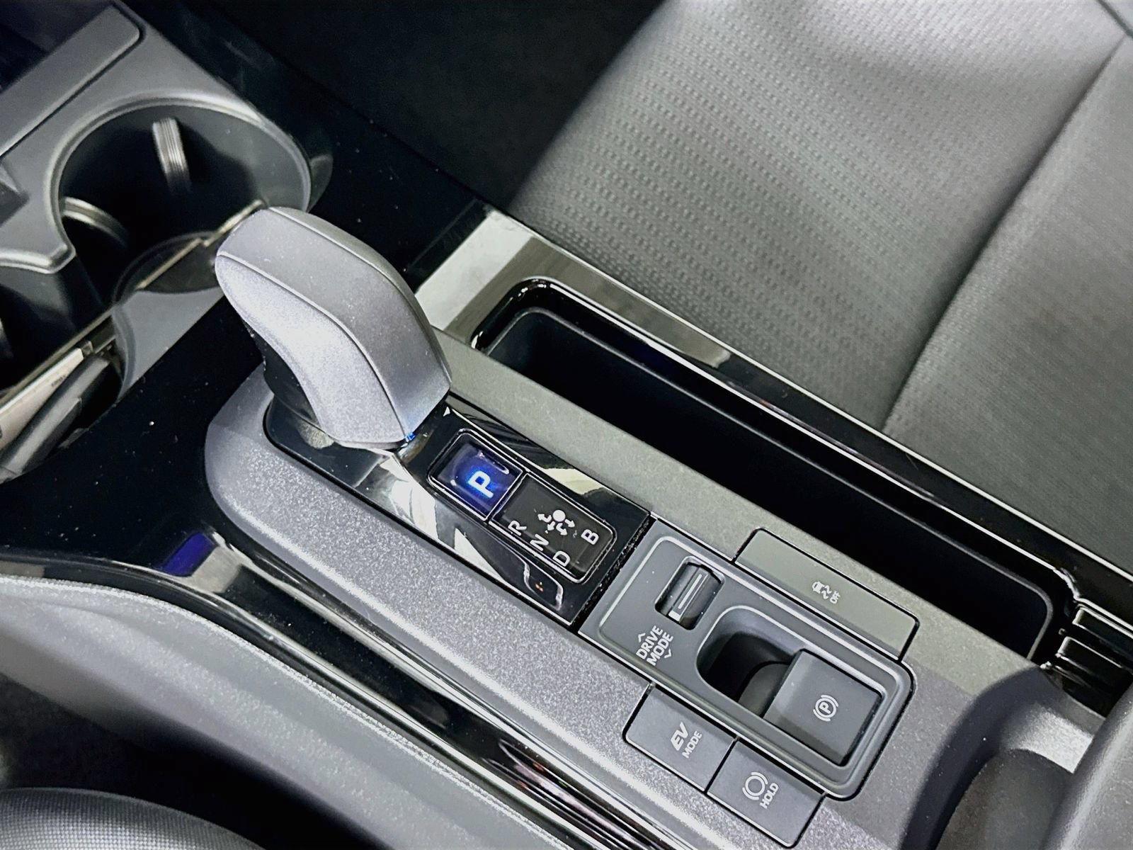 Certified 2025 Toyota Prius LE AWD/4WD image 17