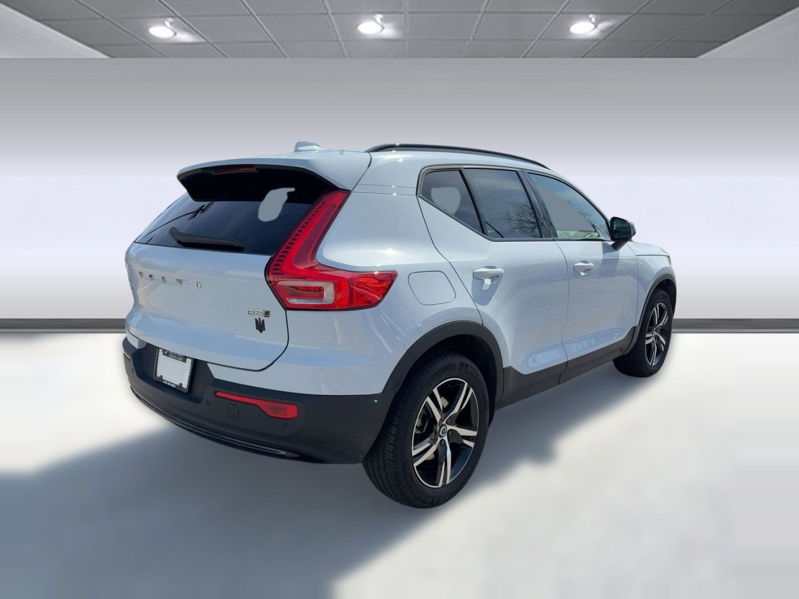 Certified 2024 Volvo XC40 B5 Core image 9