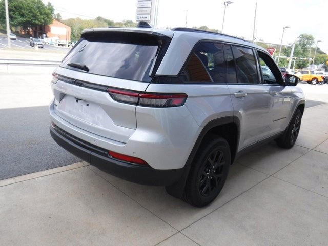 New 2025 Jeep Grand Cherokee Altitude image 7