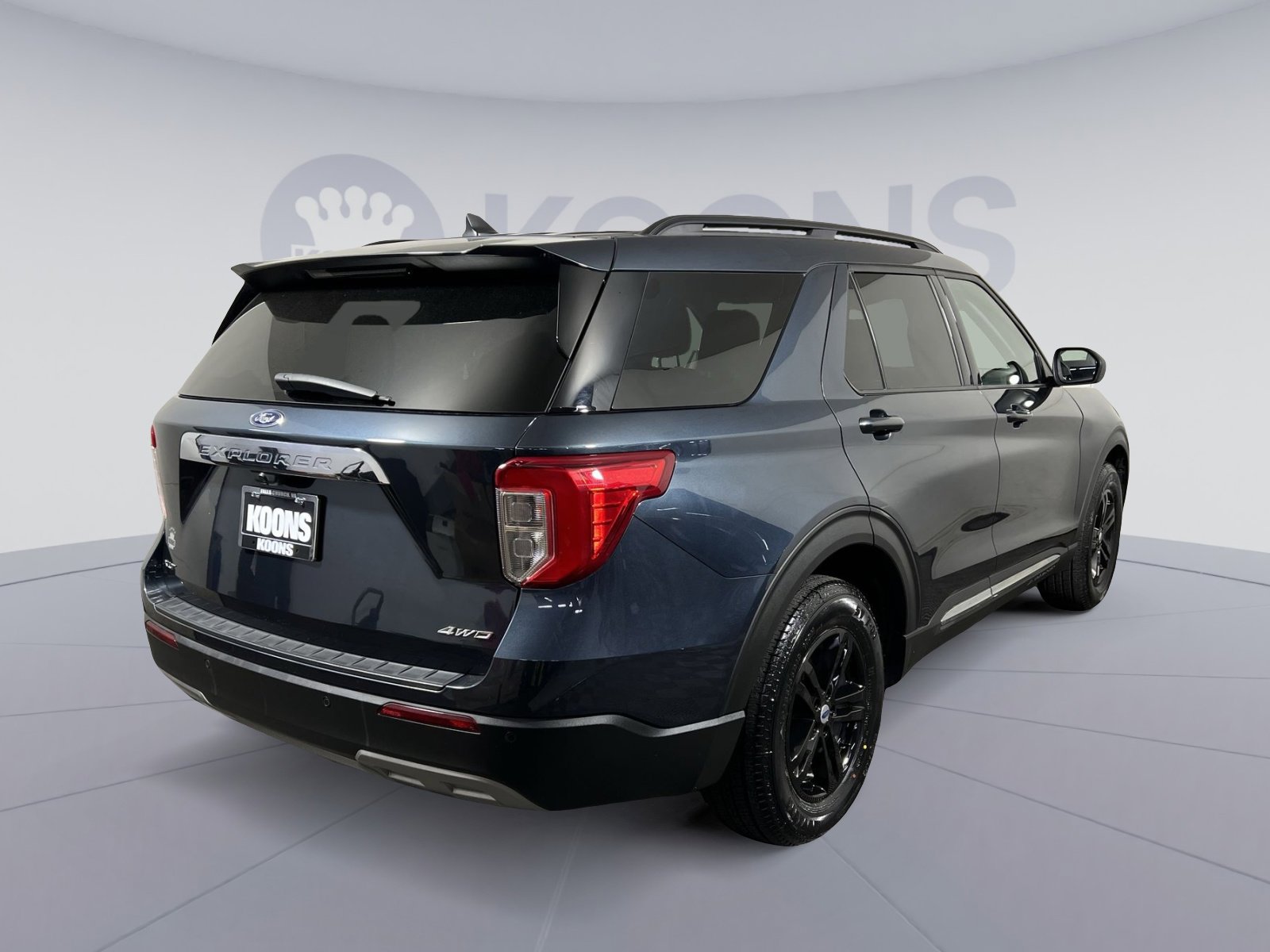 Used 2022 Ford Explorer XLT w/ Equipment Group 202A image 7